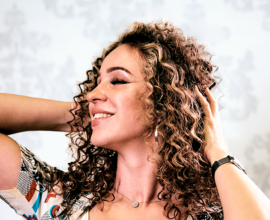 5 Mitos e Verdades sobre Cabelos Cacheados